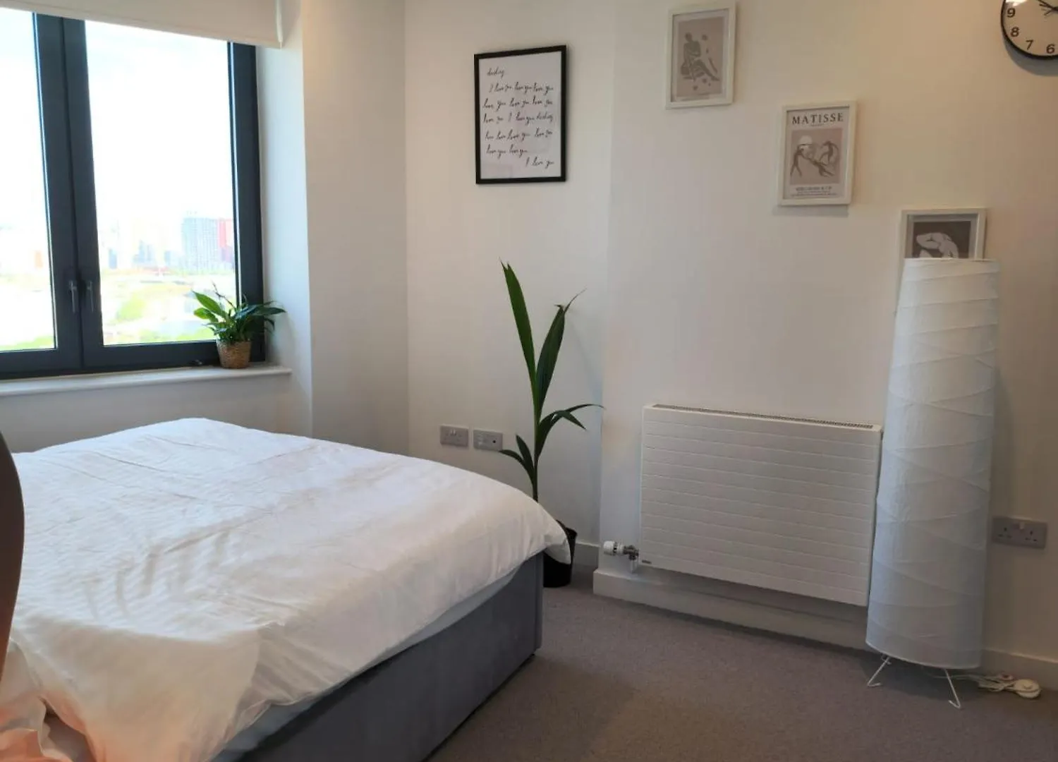 Lovely View Near Top Floor, 1Gb Wifi, Near Canary Wharf, City, Stratford, Free Coffee, Snacks, Milk London Apartment