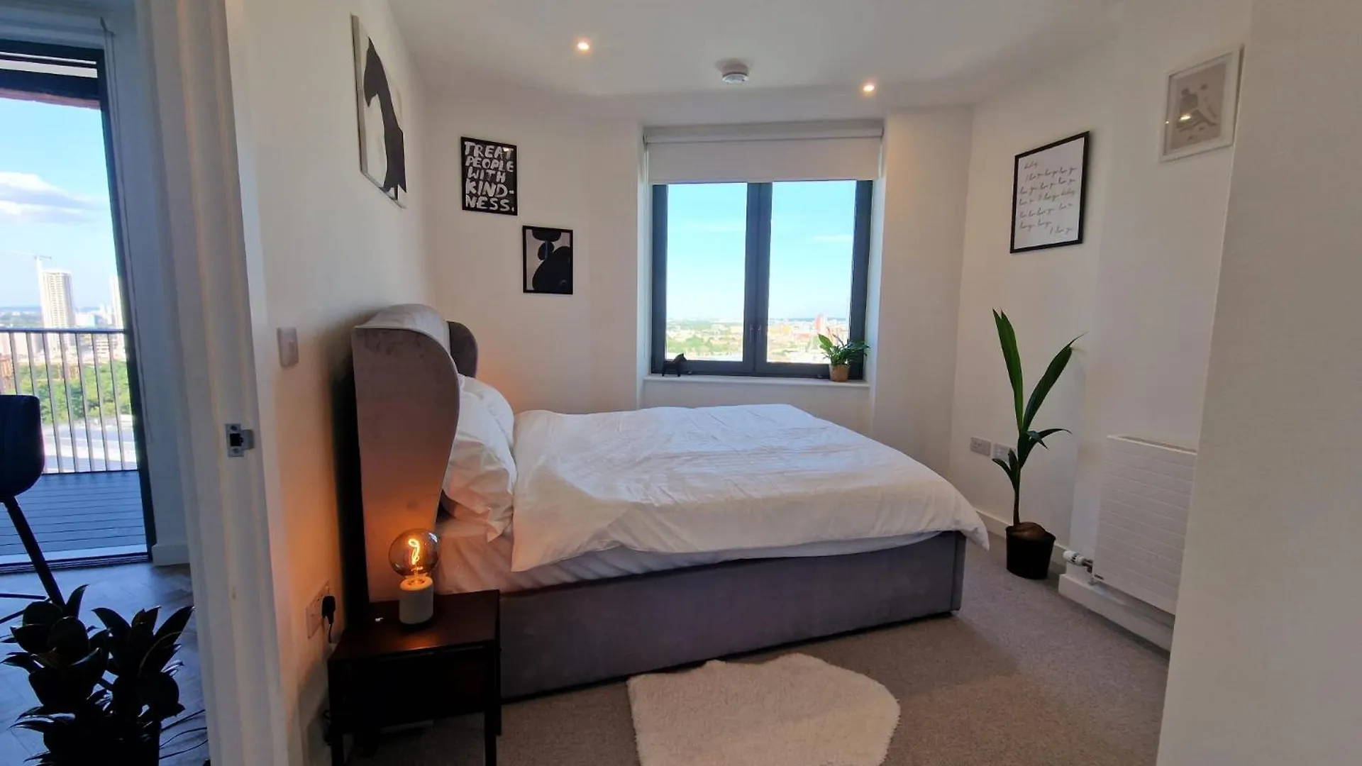 Lovely View Near Top Floor, 1Gb Wifi, Near Canary Wharf, City, Stratford, Free Coffee, Snacks, Milk London 0*,  United Kingdom