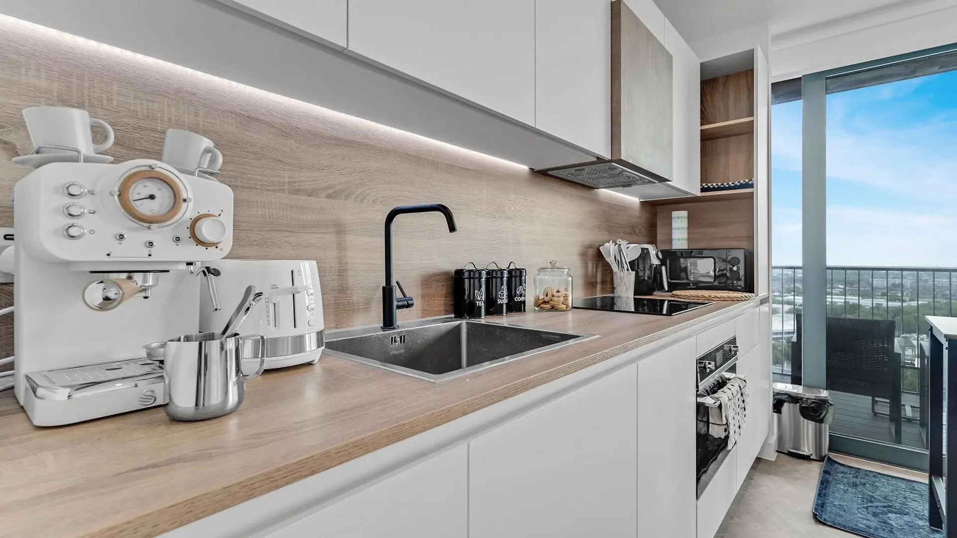 Apartment Lovely View Near Top Floor, 1Gb Wifi, Near Canary Wharf, City, Stratford, Free Coffee, Snacks, Milk London