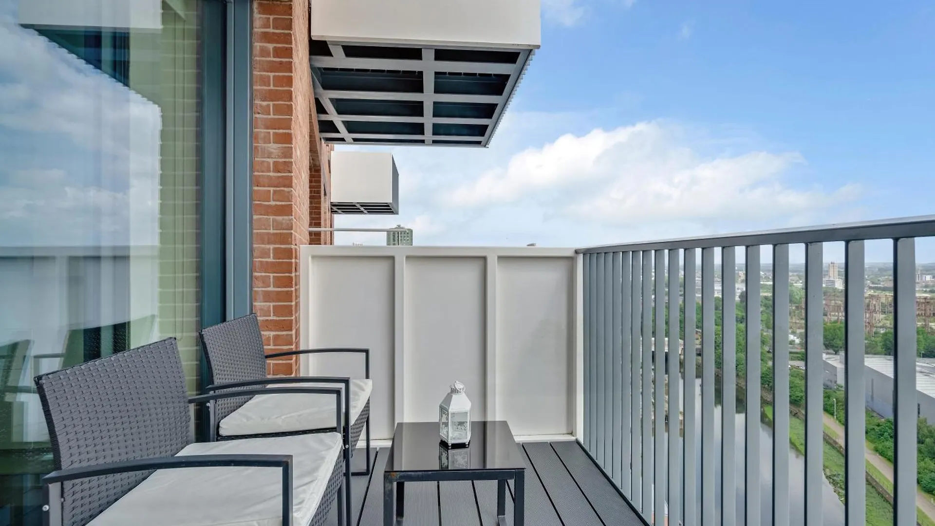 Lovely View Near Top Floor, 1Gb Wifi, Near Canary Wharf, City, Stratford, Free Coffee, Snacks, Milk London United Kingdom