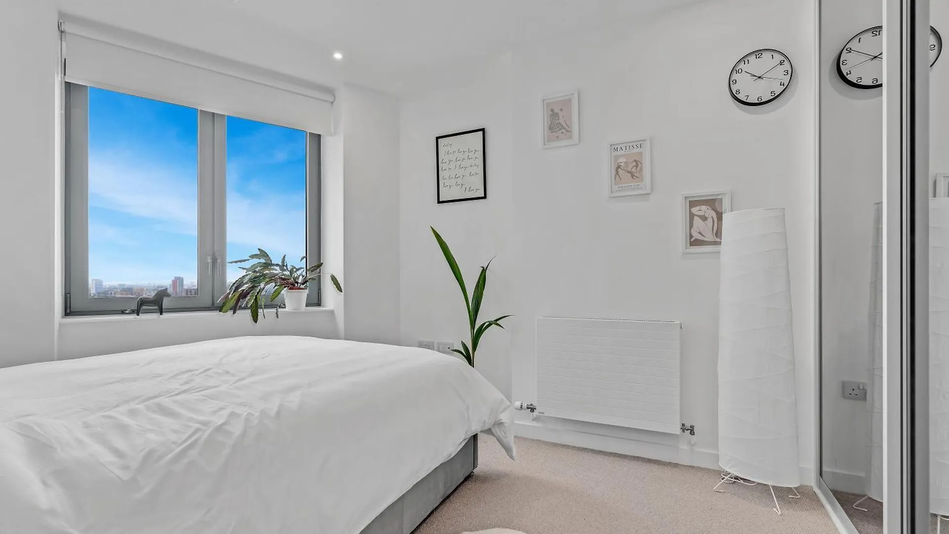 Lovely View Near Top Floor, 1Gb Wifi, Near Canary Wharf, City, Stratford, Free Coffee, Snacks, Milk London